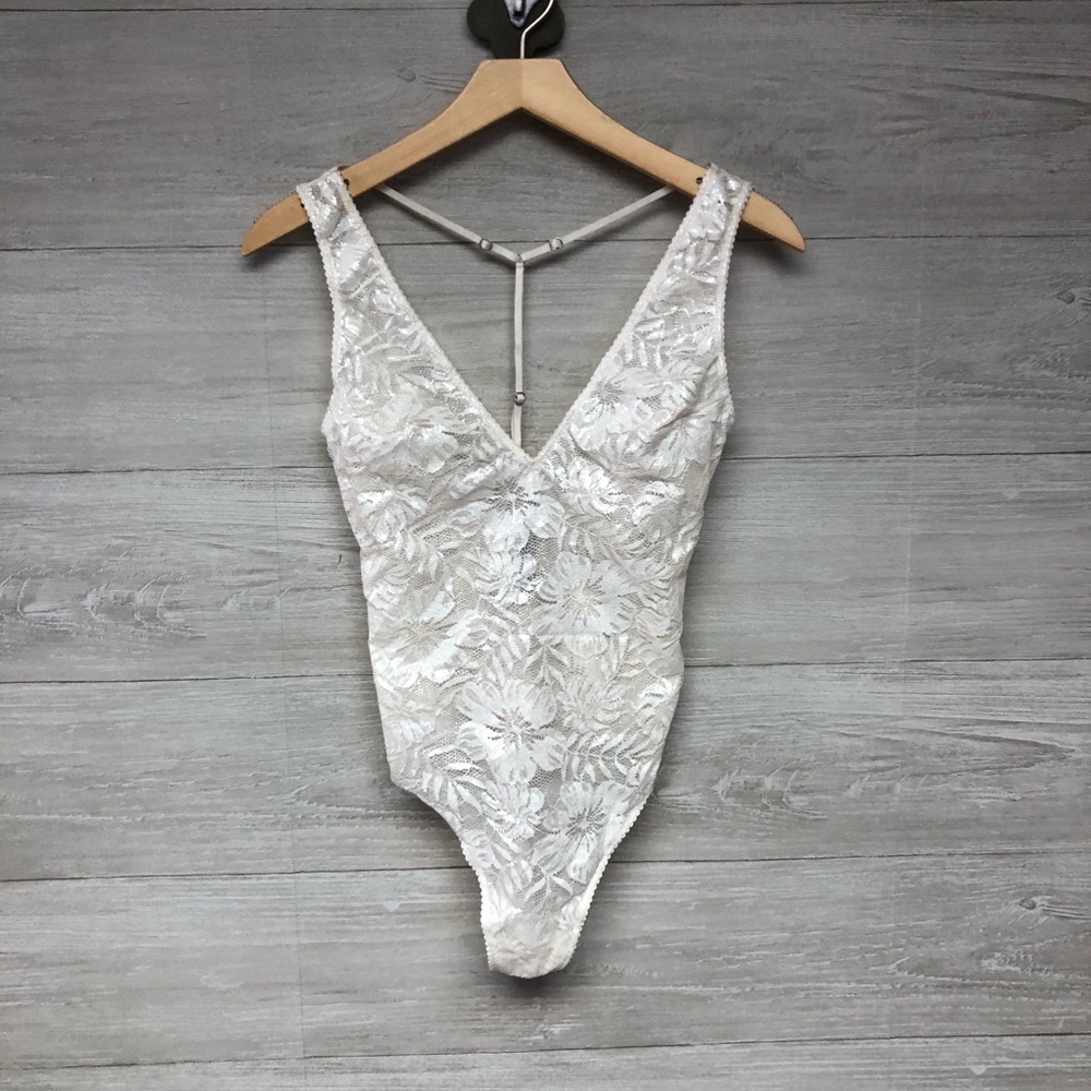 | Victoria's Secret | White Lace Bodysuit. Size S.